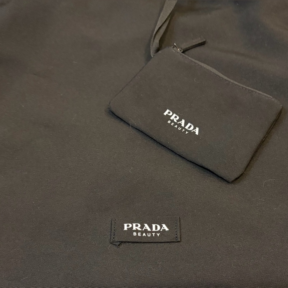 PRADA BEAUTE Nylon Tote with Logo Pouch.Reversible black/faint mint green NEW - Picture 6 of 7